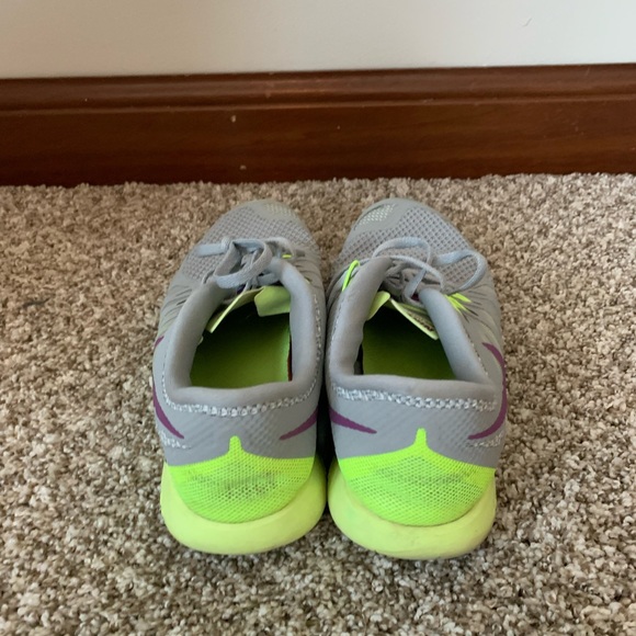 Nikes - Picture 4 of 4